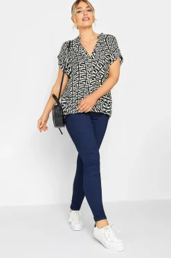 M&Co Womens White Geometric Print Short Sleeve Shirt>Women Short Sleeve Tops
